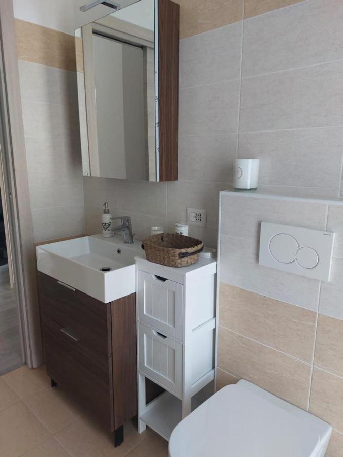 Appartamento Miralago Con Giardino Sul Lago Gavirate Kültér fotó