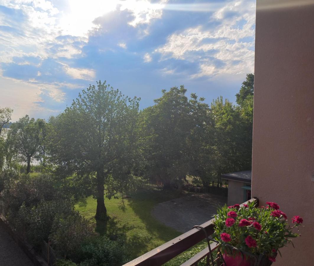 Appartamento Miralago Con Giardino Sul Lago Gavirate Kültér fotó