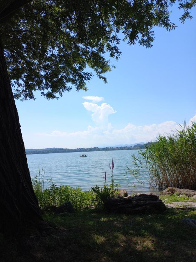Appartamento Miralago Con Giardino Sul Lago Gavirate Kültér fotó