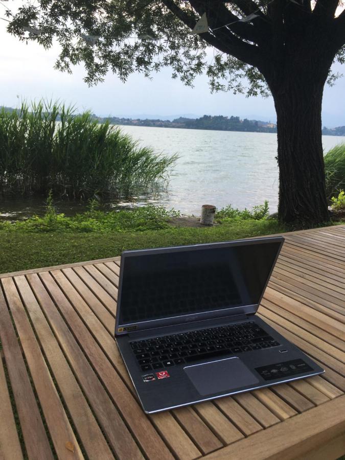 Appartamento Miralago Con Giardino Sul Lago Gavirate Kültér fotó