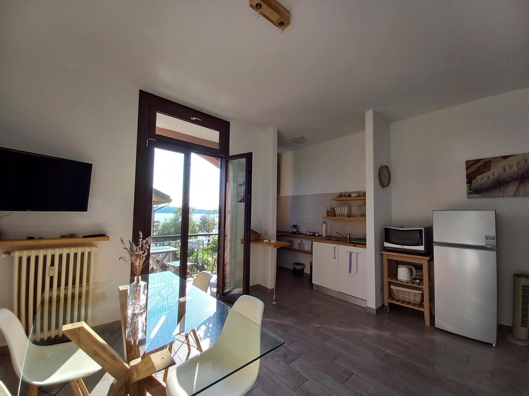 Appartamento Miralago Con Giardino Sul Lago Gavirate Kültér fotó
