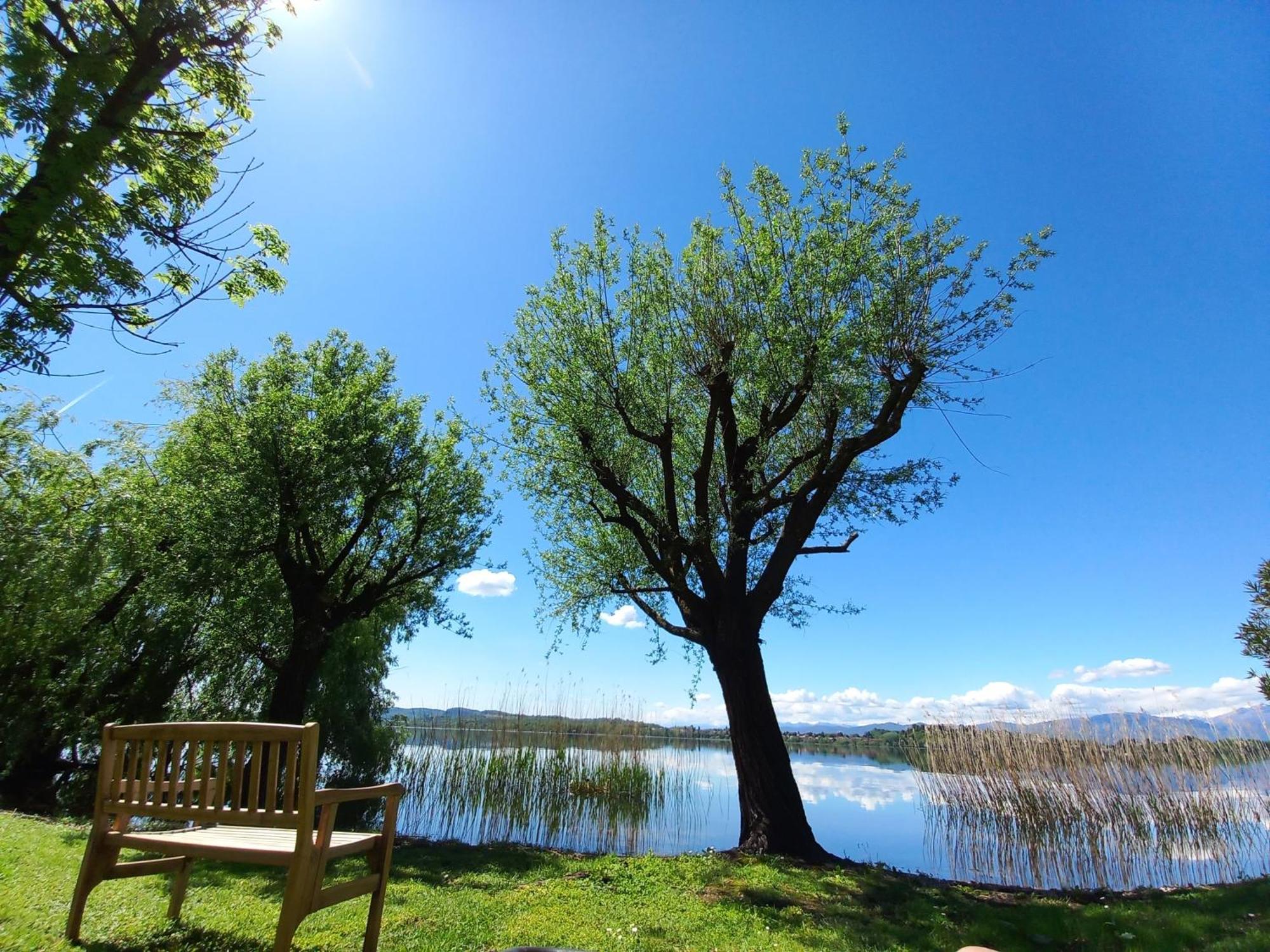Appartamento Miralago Con Giardino Sul Lago Gavirate Kültér fotó